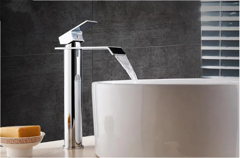 Torneira Cascata Bica Alta Banheiro - Branco e Dourado