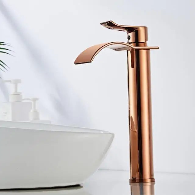 Torneira Cascata Bica Alta Banheiro - Branco e Dourado