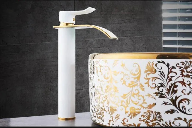 Torneira Cascata Bica Alta Banheiro - Branco e Dourado