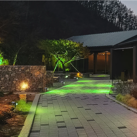 Kit Spot Solar LED Jardim 10W – Iluminação Sustentável
