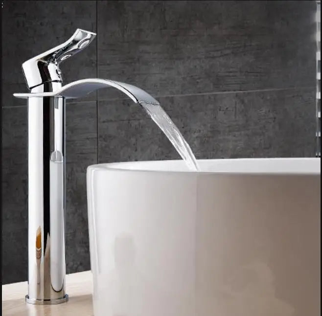 Torneira Cascata Bica Alta Banheiro - Branco e Dourado