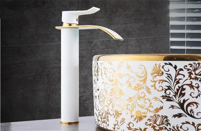 Torneira Cascata Bica Alta Banheiro - Branco e Dourado