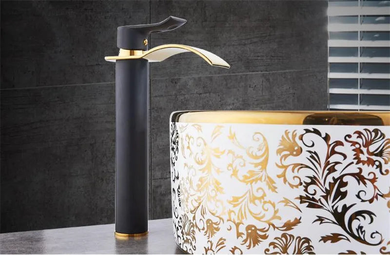 Torneira Cascata Bica Alta Banheiro - Branco e Dourado